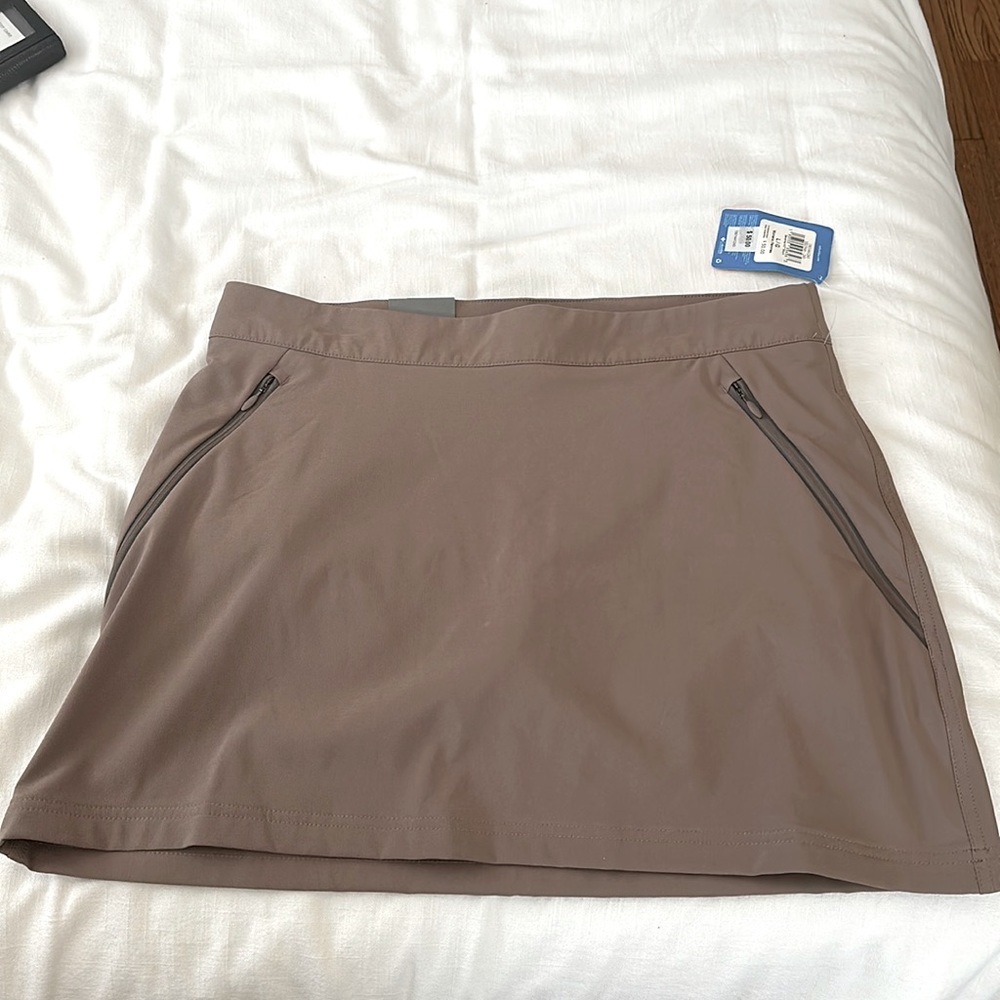 NWT Columbia skort w shorts underneath, olive green